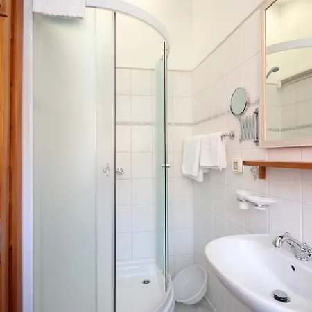 Studio Komiza 3035e Βις